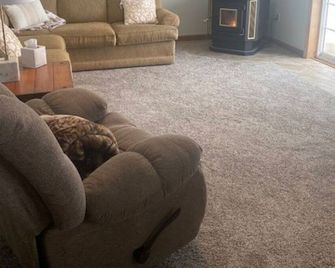 Holistic Hideaway - Cheboygan - Living room