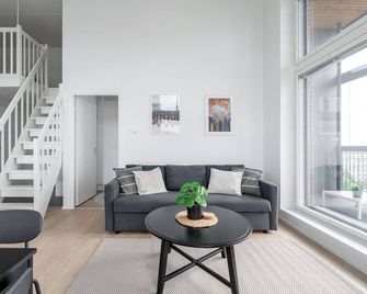 Brand New 3BR Penthouse Loft with Sauna & Free Parking - Tampere - Living room
