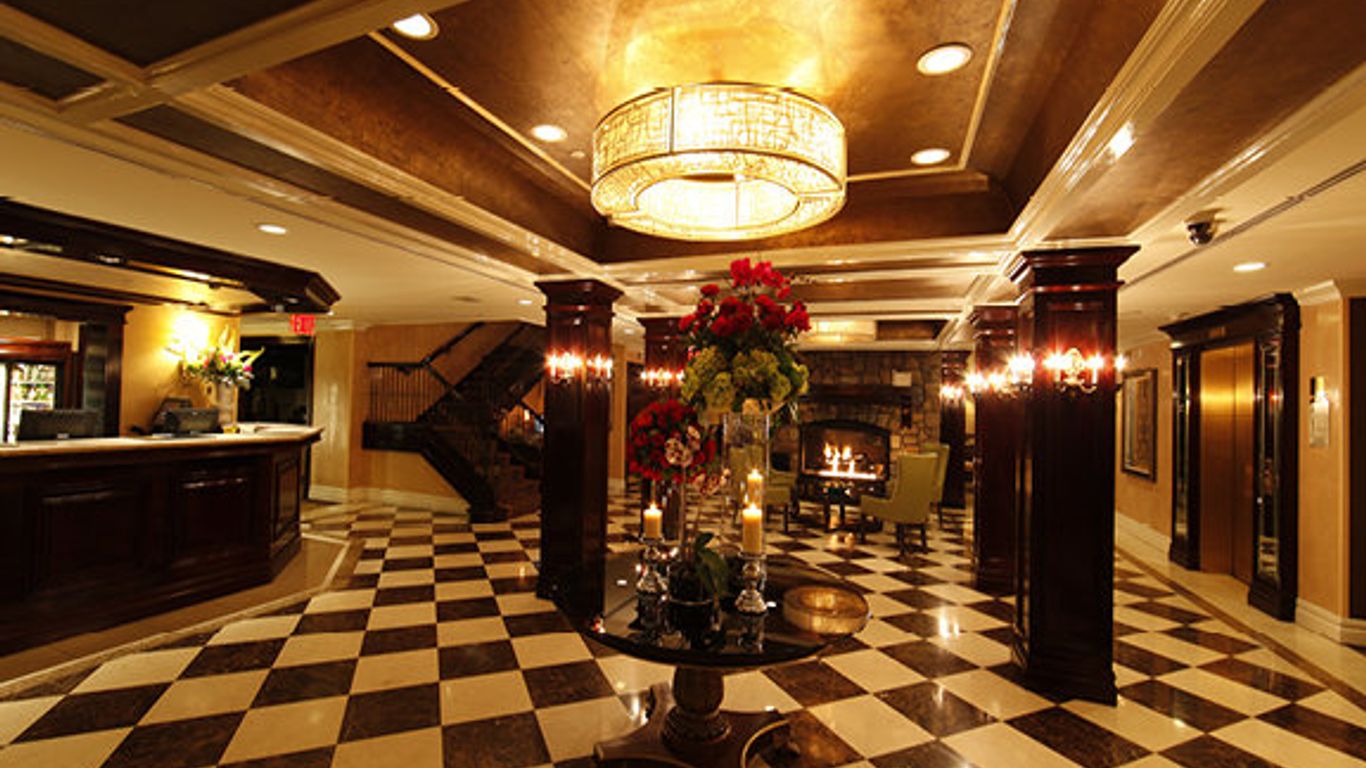 ذا إن آت فوكس هولو هوتل