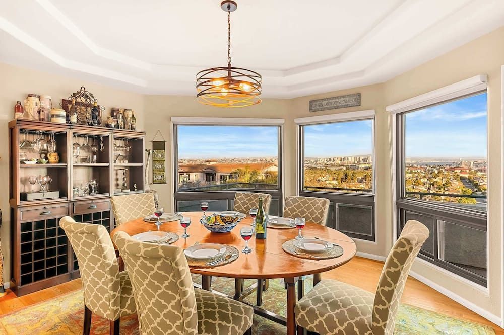 Spacious Beautiful Home with Stunning Bay Views - سان دييغو - غرفة طعام