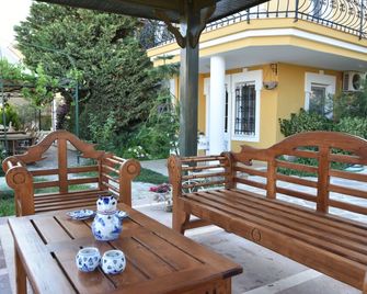 Uzun Apart Otel - Ayvalik - Patio