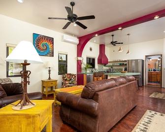 Spacious one bedroom casa conveniently located in downtown Los Barilles - Los Barriles - Olohuone