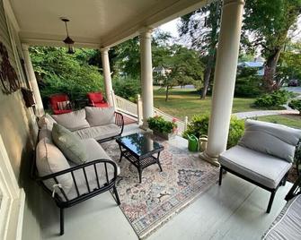 Whitewood Hall In Historic Downtown Lexington, Virginia - Lexington - Patio