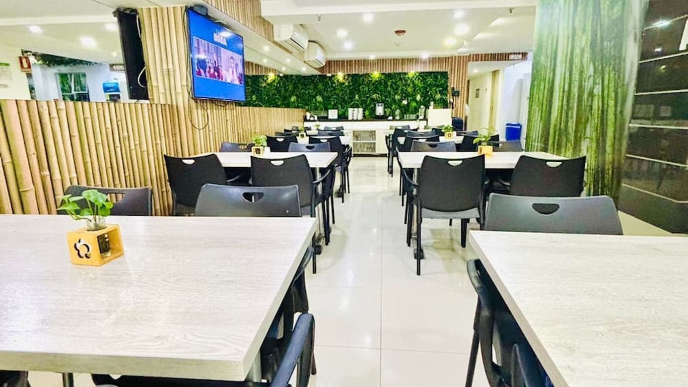 Hotel Laureles Plaza