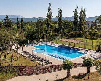 Legends Tskaltubo Spa Resort - Tsqaltubo - Piscina