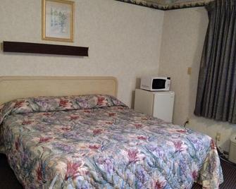 Colonade Motel - East Windsor - Bedroom