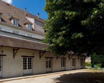 Best Western Blanche De Castille Dourdan - Dourdan - Building