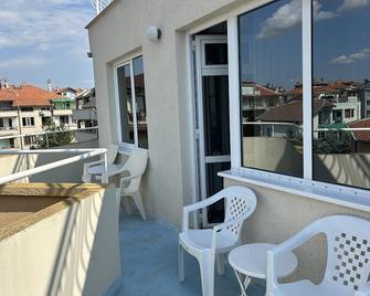 Panorama-apartmentsChantall - Ravda - Balkon