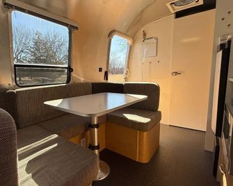 Cozy 1-bedroom Bambi Airstream camper on a 56 acre farm with stream and woods. - Morris