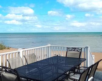 Beachfront home cure for high blood pressure - Harbor Beach - Balcón