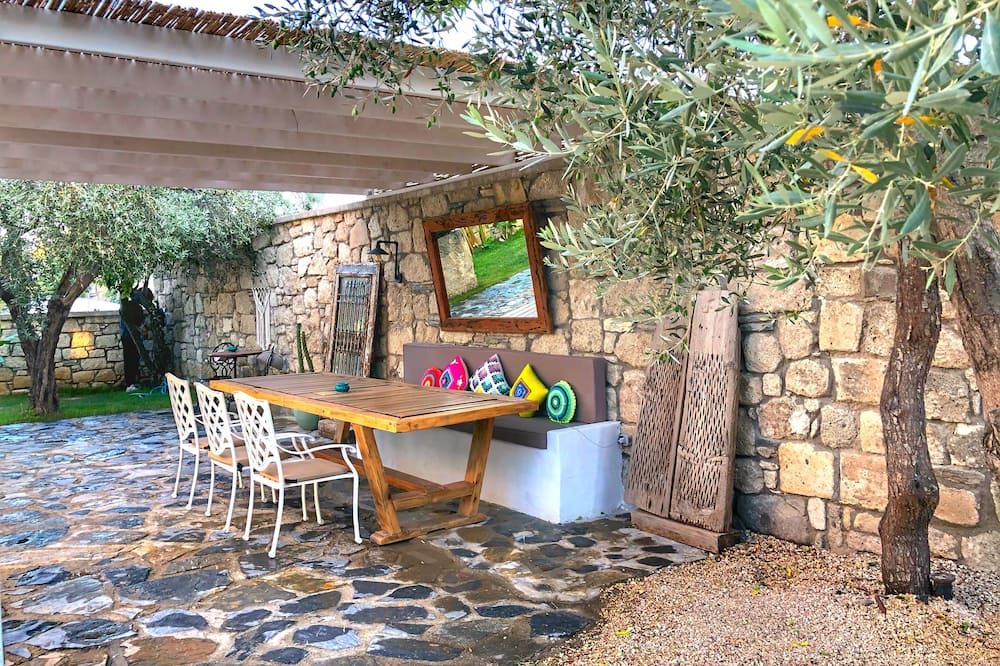 Temucin Hotel - אלאקאטי - פטיו