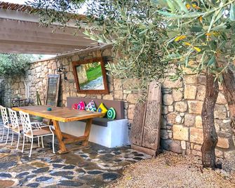 Temucin Hotel - Alacati - Patio