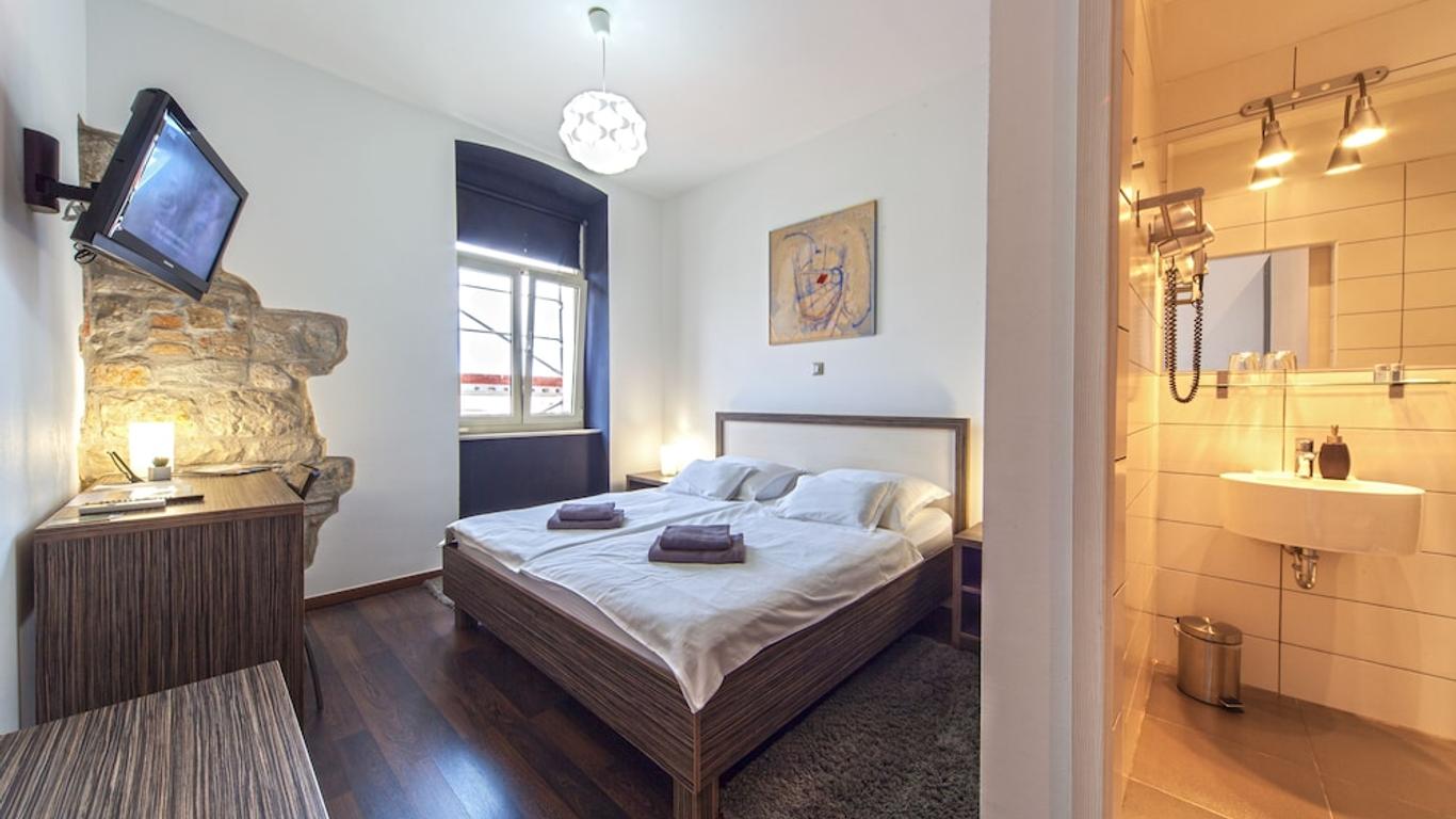 مارمونتوفا لاكشري روومز