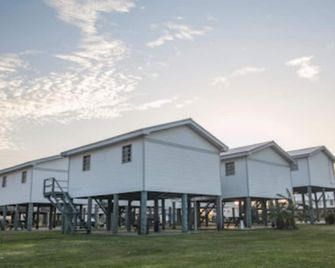 Charming cabin in Grand Isle - Perfect for a getaway - Sun & Sand Cabins - Grand Isle - Building