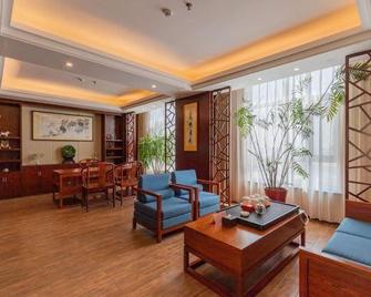Beijing Guomen Business Hotel (Xinguozhan Capital Airport) - Beijing - Living room