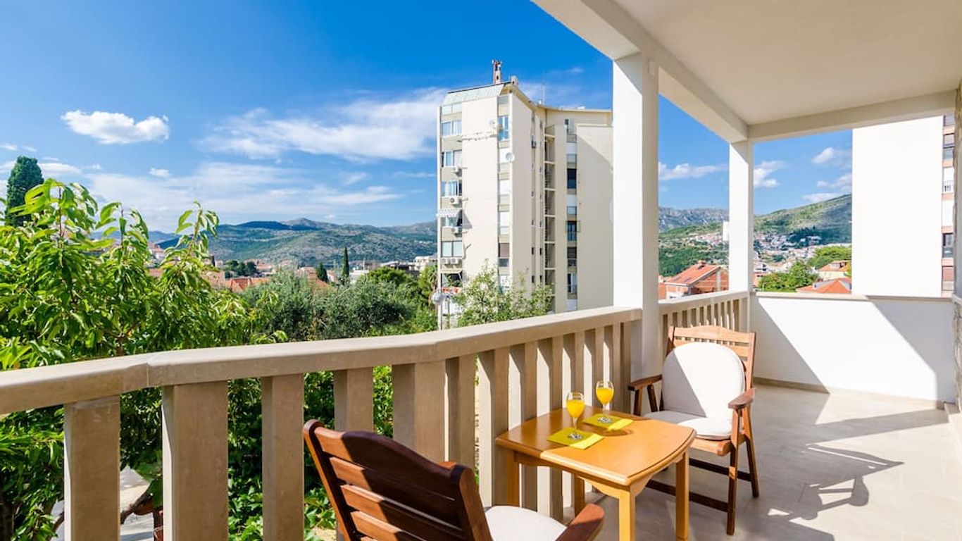 Apartments & Rooms V&M