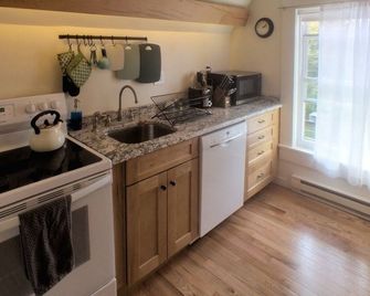 Lovely Greenfield Apartment - Greenfield - Kitchen