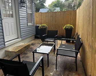 Feel At Home At Hare Street House - Media - Patio