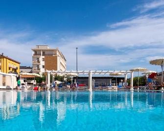 Hotel Tokio Village - Lido di Savio - Bazén