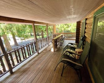 Two Adjacent Cabins Near Silverwood With - Spirit Lake - Balcony