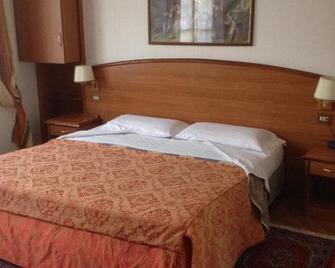 Hotel Saini - Stresa - Habitación