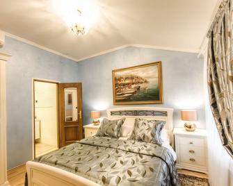 Junior Suite in exquisite Bed & Breakfast Villa Hasi in center of town! - Poreč - Habitación