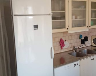 Charming 2-Bedroom Apartment in Historic Skara, Sweden - Skara - Küche