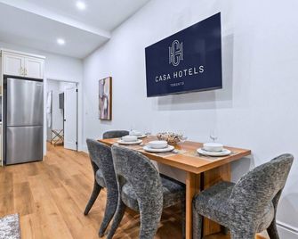 Casa Hotels Gerrard Newly Built Suite Steps to Transit - Toronto - Comedor