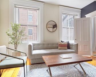 Sonder The Hancock - Boston - Living room
