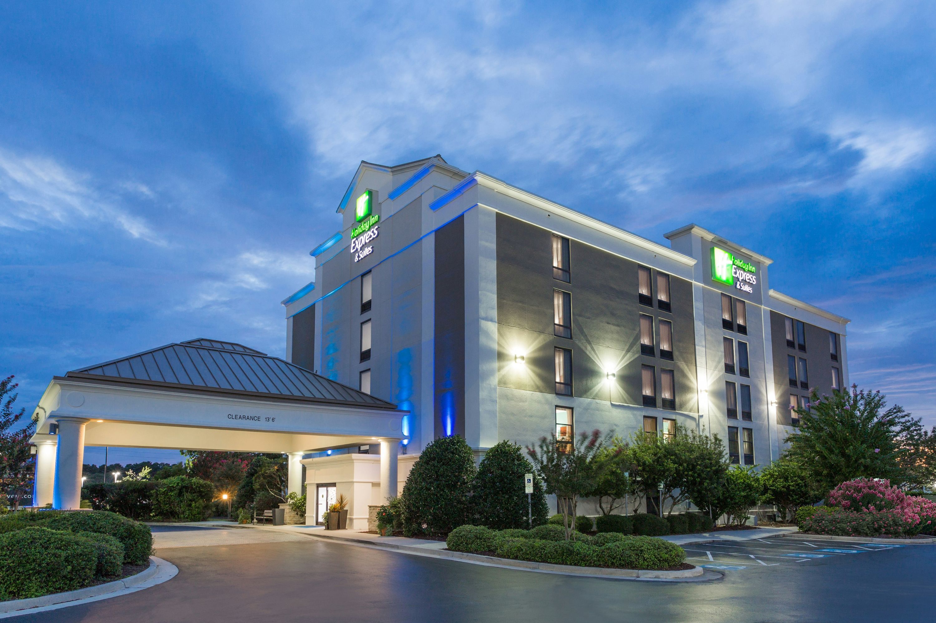 Holiday Inn Express & Suites Wilmington-University Ctr By IHG - ווילימינגטון - בניין