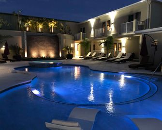 The Lodgings SureStay Collection by Best Western - Providenciales - Zwembad