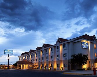 Microtel Inn And Suites by Wyndham Chihuahua - Chihuahua - Building