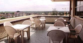 Welcome Centre Hotels - Lagos - Patio