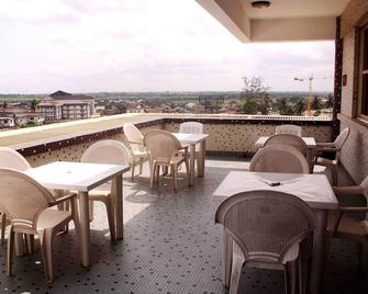 Welcome Centre Hotels - Lagos - Varanda
