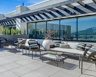 Cambria Hotel Burbank Airport - Burbank - Patio