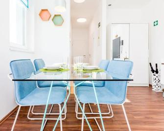 Simtown Suite Apartments - Vienna - Dining room