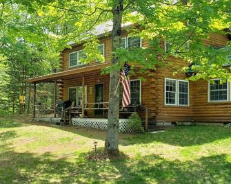 Columbia, Nh . Fall Views And On An Atv And Snowmobile Trail To Pittsburg - Colebrook - Building