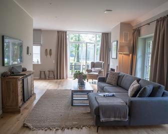 Luxurious Frydag vacation apartment in Karl-Georgs-Forst; dogs welcome - Friedeburg - Sala de estar
