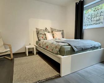 Gemütliche Wohnung in ruhigem Wohngebiet - Aschaffenburg - Slaapkamer