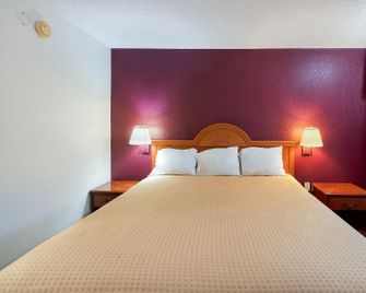 OYO Hotel Manning Sc - Manning - Bedroom
