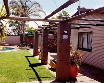 Mc Kala Guest House - Kimberley - Outdoor view