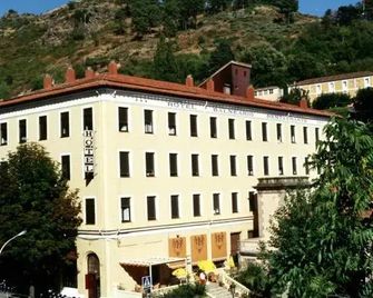 Gran Hotel Balneario - Baños de Montemayor - Edificio