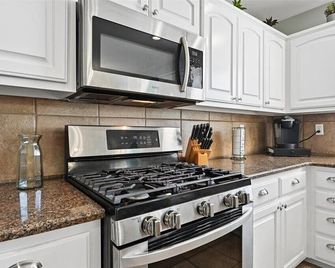 Just Like Home - Glenpool - Cocina