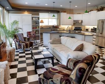 Traveling For Work Pool House W/ Heated Pool And 2 Hot Tubs. - Lakewood - Sala de estar
