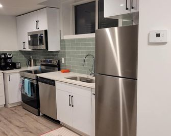 Your Elegant Escape | Newly Built Prescott Private Suite - Spruce Grove - Kitchen