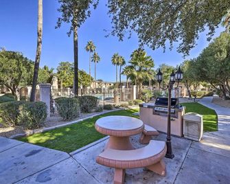 Dog-Friendly Condo with Pool and Hot Tub in Phoenix - Tolleson