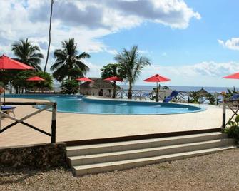 Coconut Tree Village Beach Resort - Uroa - Pool