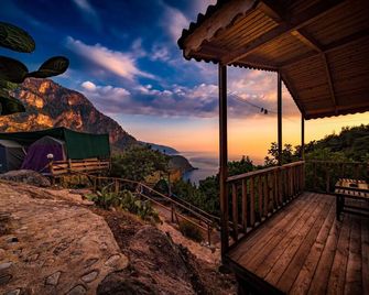 Fullmoon Camping - Kabak - Balcony