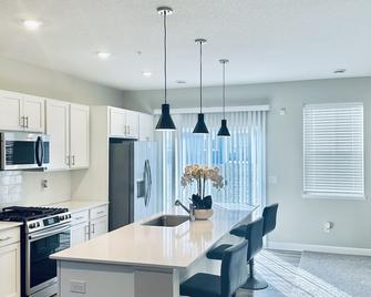 The Happy Hideaway - Maple Grove - Kitchen
