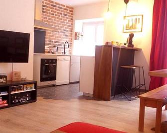 Comfortable House In Auvergne, Champeix - Saint-Floret - Küche